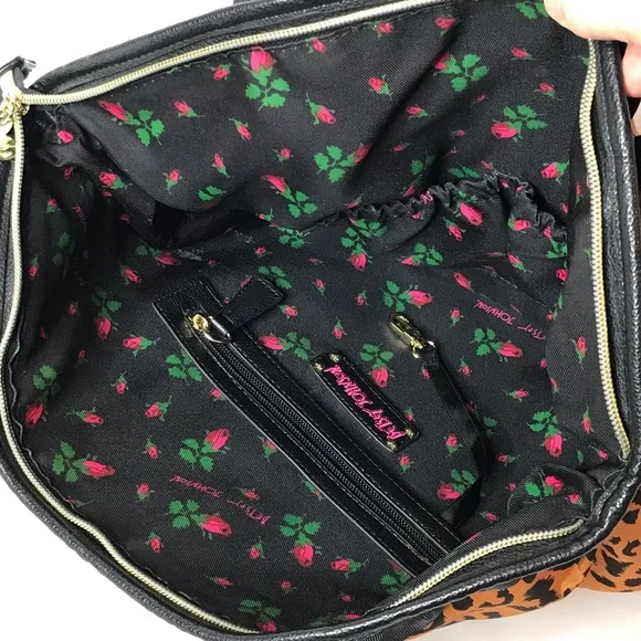 Betsey Johnson Leopard Print Large Zip Tote Bag - Picture 5 of 9